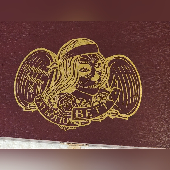 Empty Cigar Box - Picture 4 of 11